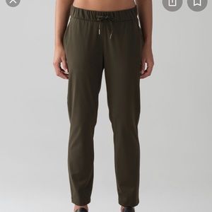 Lululemon on the fly pant Sz 6 army green